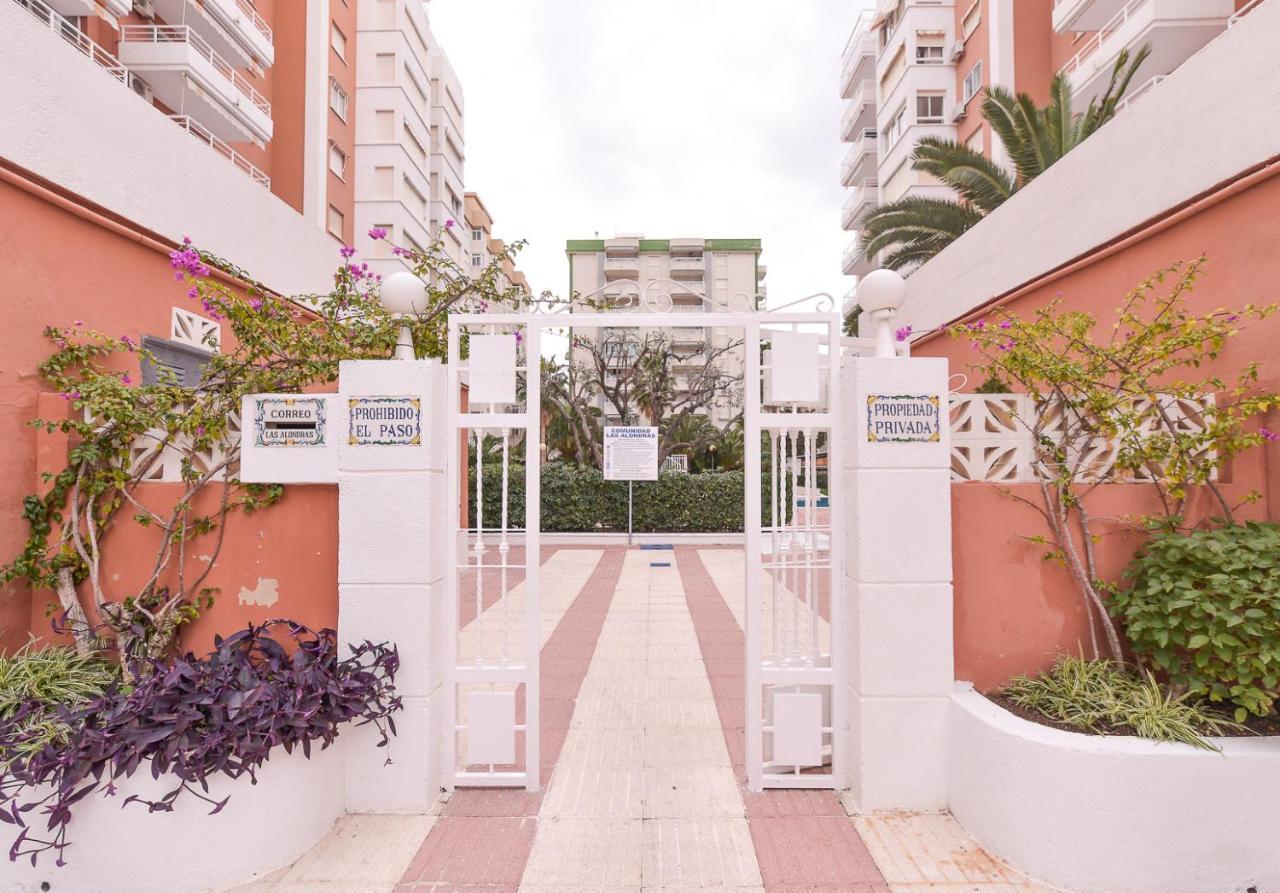 Apartamentos Marblau Las Alondras-Julio Y Agosto Solo Familias غانديا المظهر الخارجي الصورة
